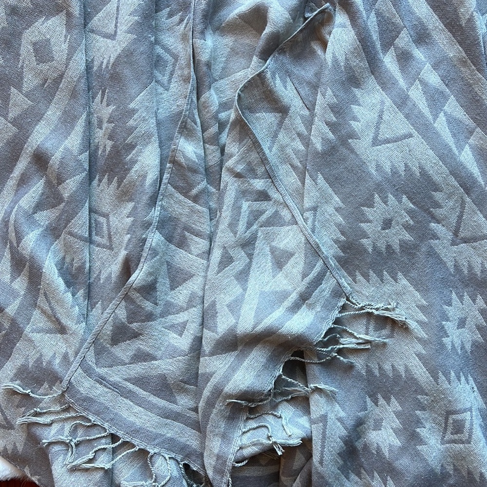 Francesca's Aztec Poncho Shawl Scarf‎ - Picture 2 of 7